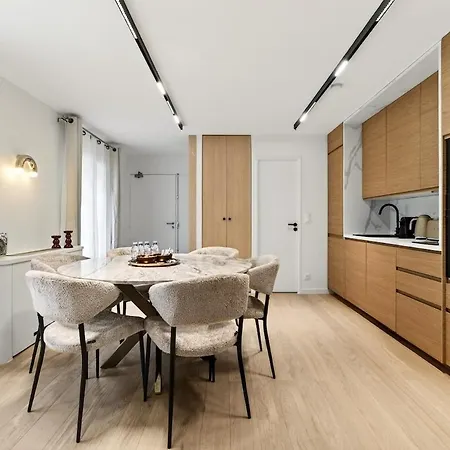 31 Flat 8 Person St Lazare Galerie Lafayette 8th * Paris