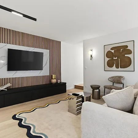 31 Flat 8 Person St Lazare Galerie Lafayette 8th *