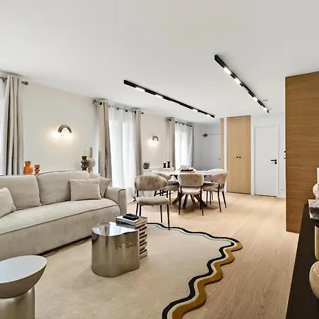 31 Flat 8 Person St Lazare Galerie Lafayette 8th